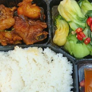 Cơm gà chiên mắm